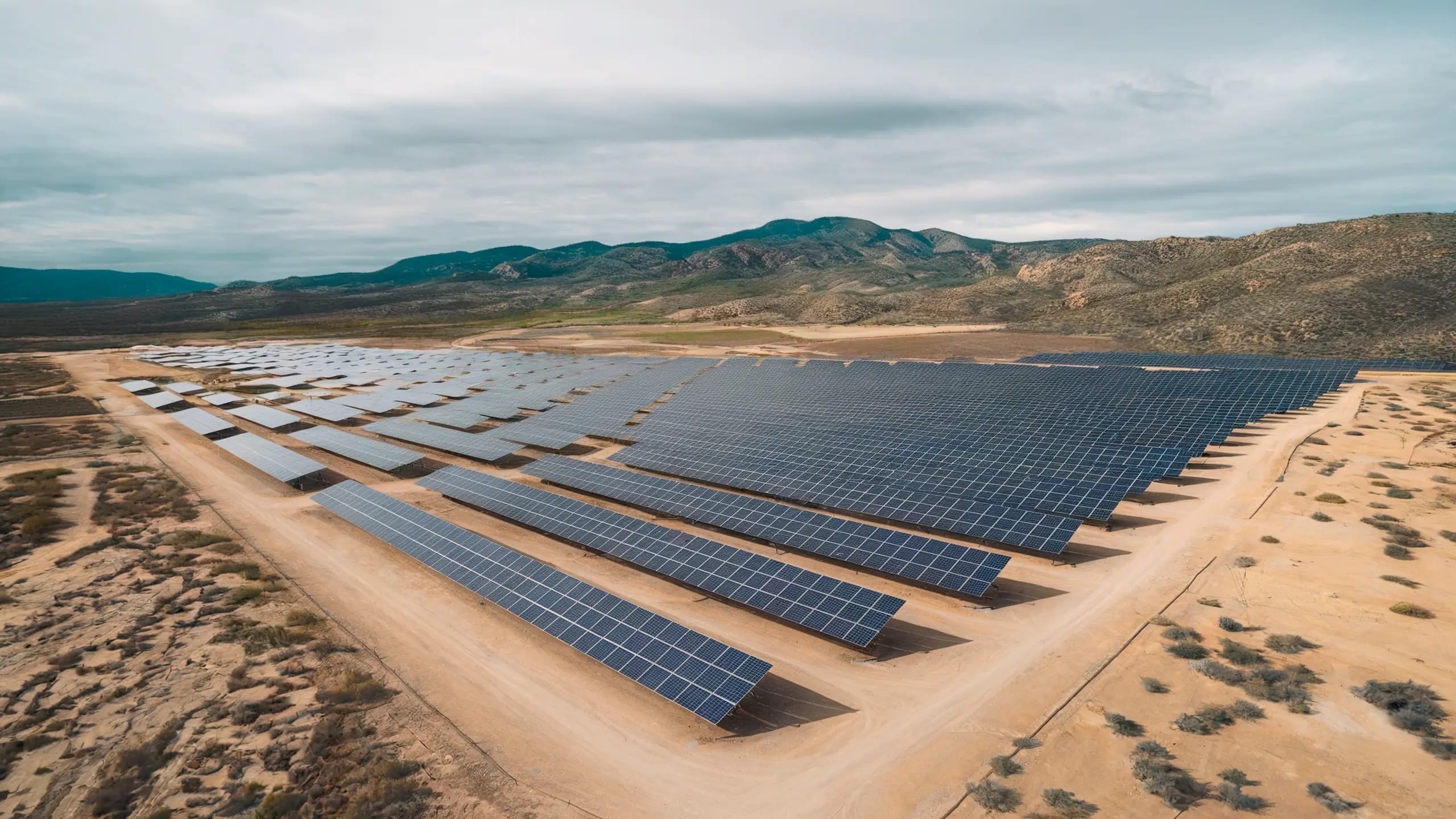 Illustation d'un terrain polluer pouvant accueillir des panneaux solaires.