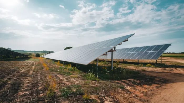 Panneaux solaire sur terrains en friche