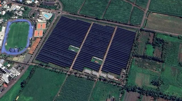 La central photovoltaik les Cèdres, à Etang-Salé les Hauts GoogleEarth