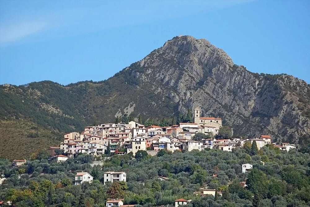 Panneaux solaires à Coaraze