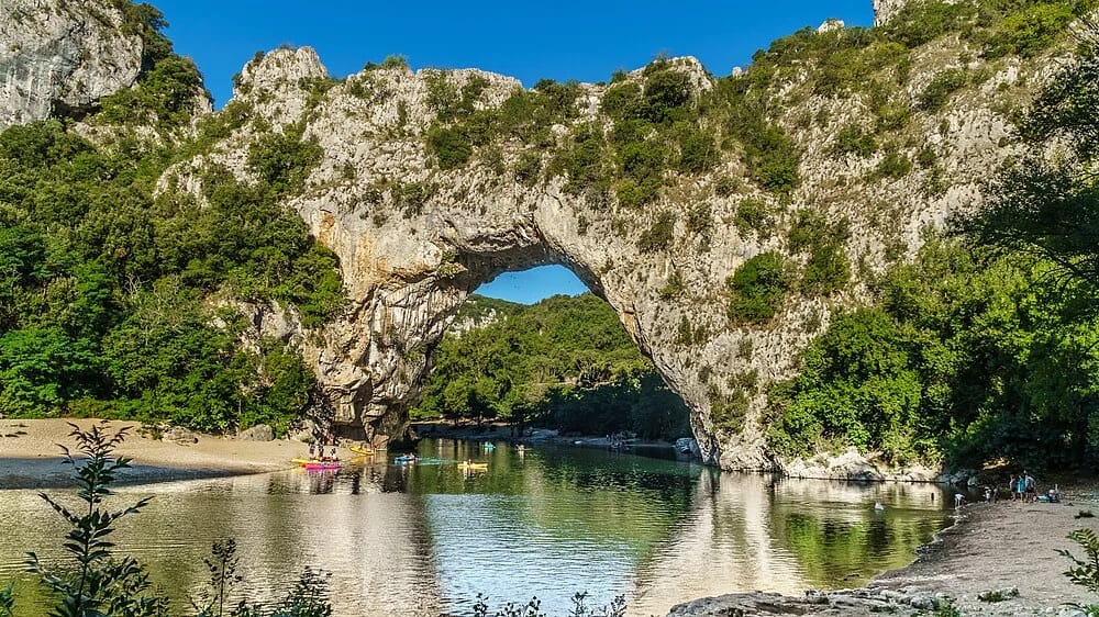 Panneaux solaires à Vallon-Pont-d'Arc