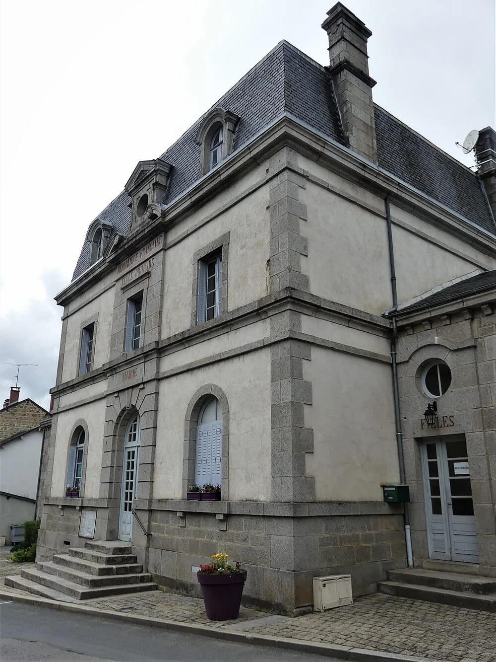 Panneaux solaires à Magnat-l'Étrange