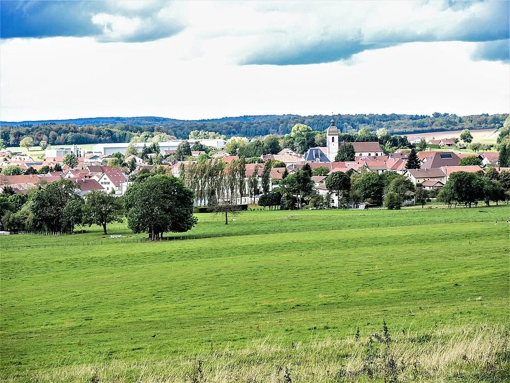 Panneaux solaires à Vercel-Villedieu-le-Camp