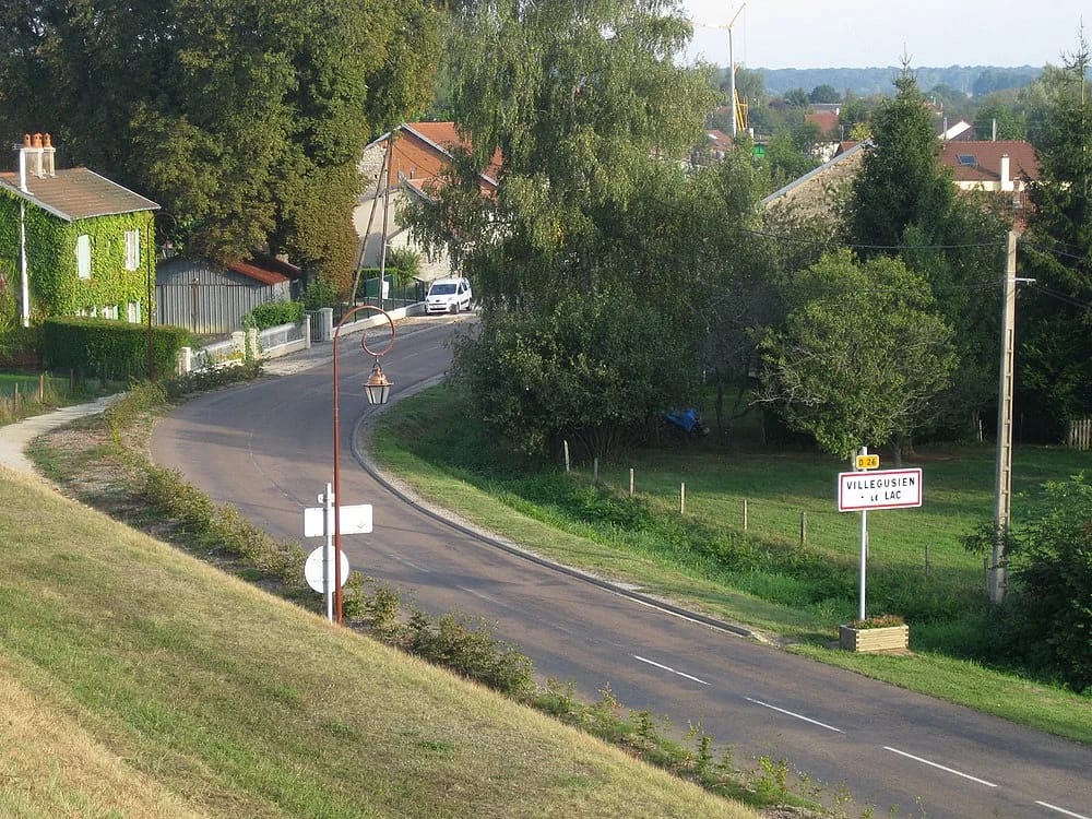 Panneaux solaires à Villegusien-le-Lac