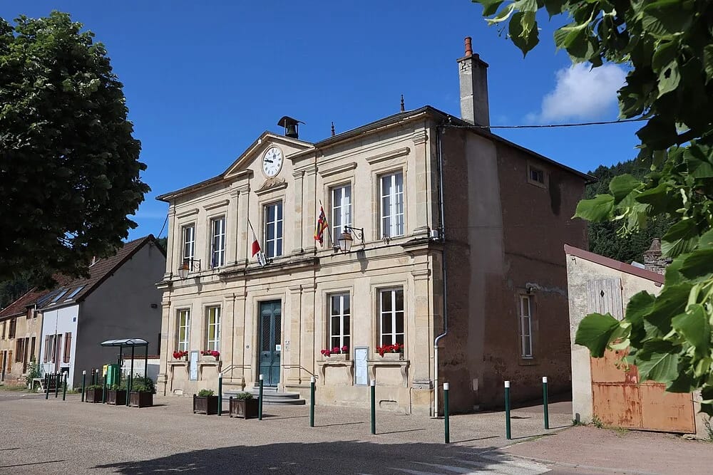 Panneaux solaires à Lucenay-l'Évêque