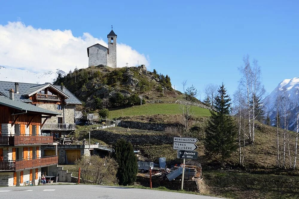 Panneaux solaires à Montvalezan