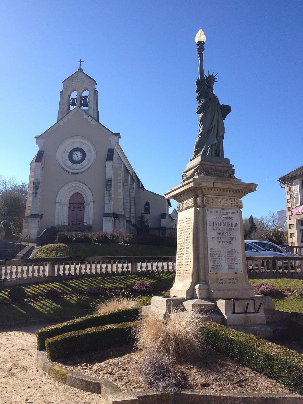 Panneaux solaires à Châteauneuf-la-Forêt