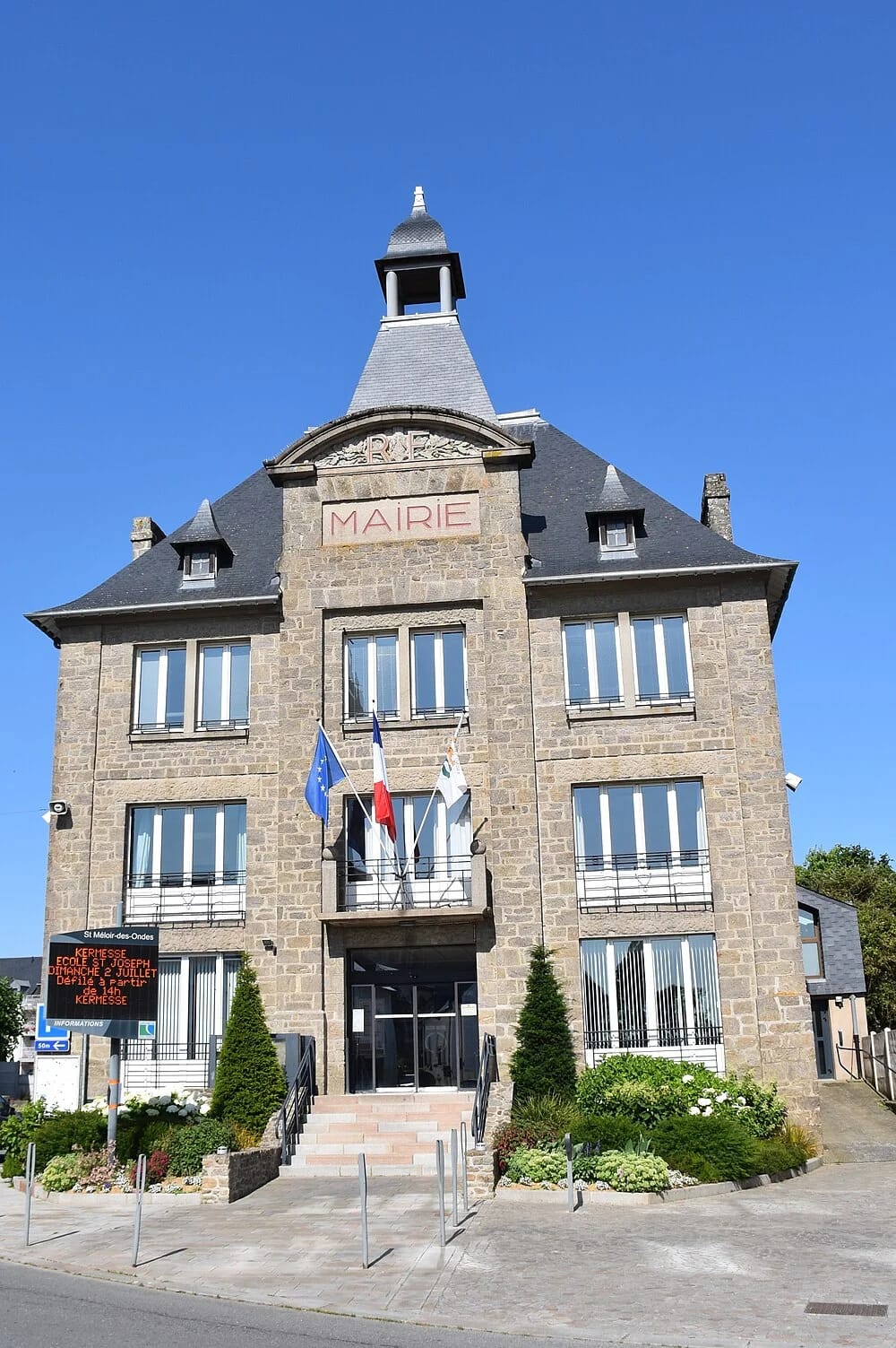 Panneaux solaires à Saint-Méloir-des-Ondes